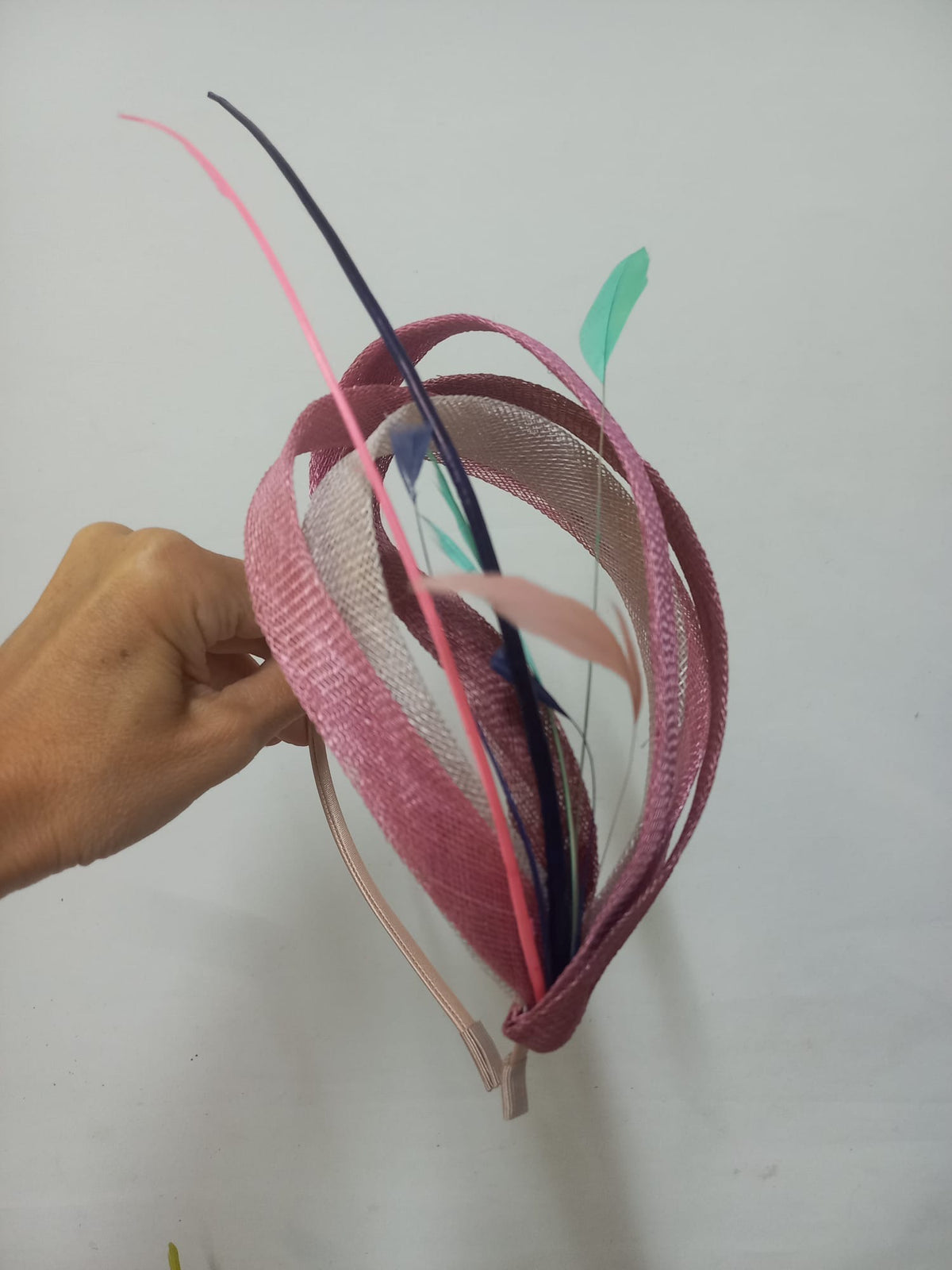 Tocado Rosa con plumas