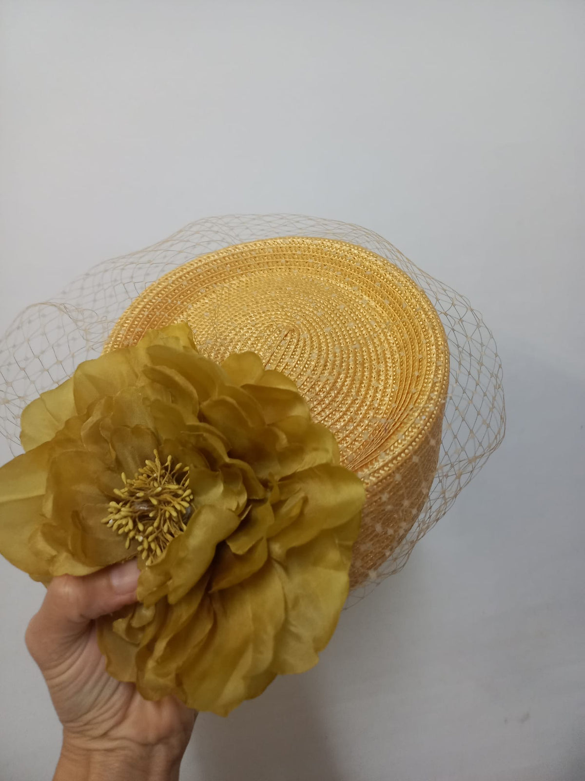 Tocado mostaza dorado