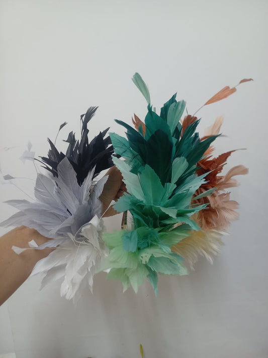 Tocados de plumas tres tonos