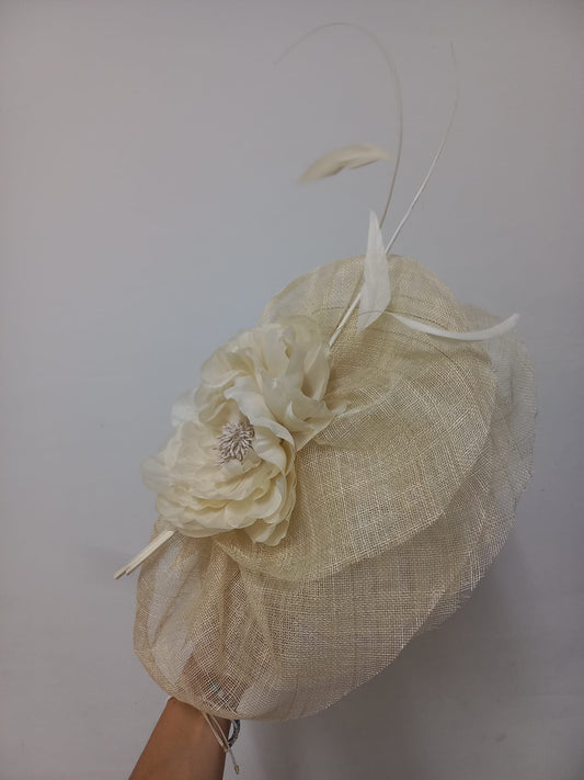 Tocado beige con flor y espiga