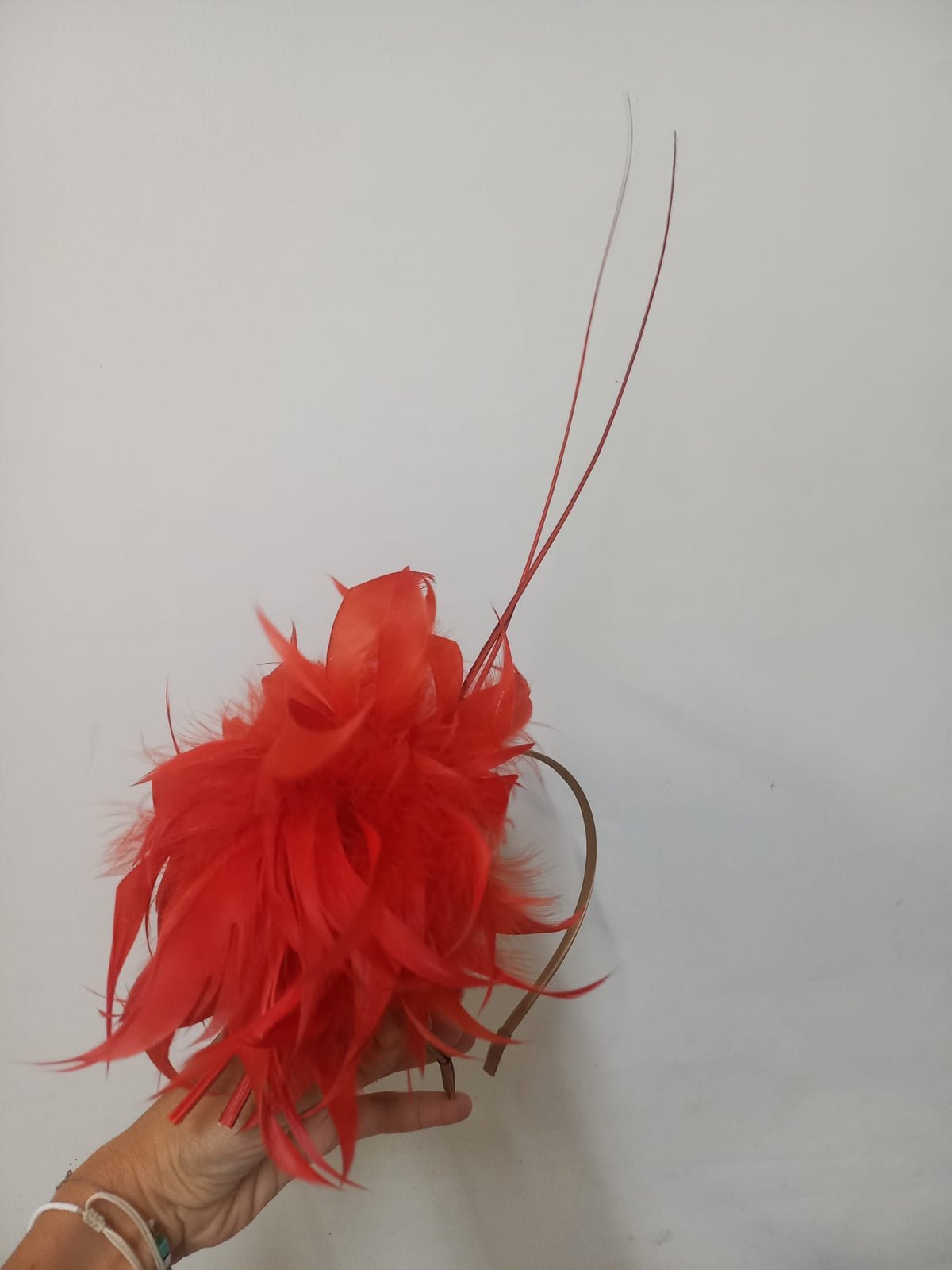 Tocado rojo con espiga